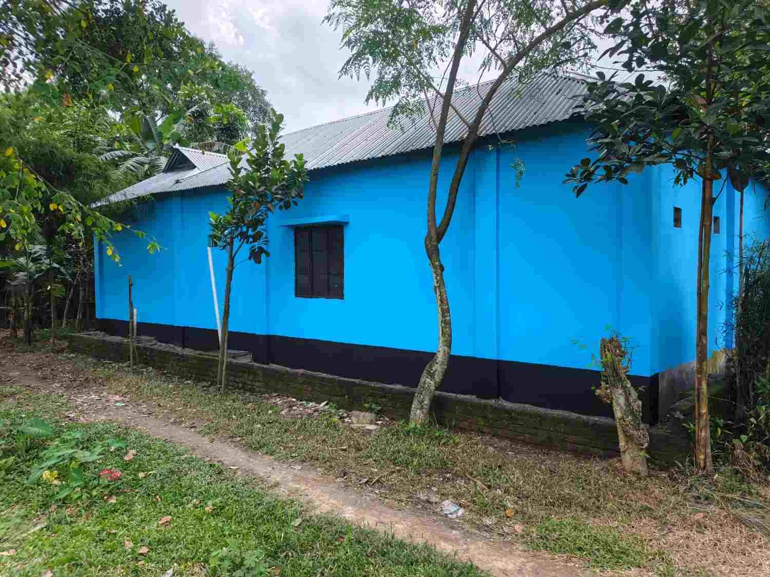 সাশ্রয়ী মূল্যে মনোরম পরিবেশে ৬ রুমের একটি বাড়ি বিক্রি হবে